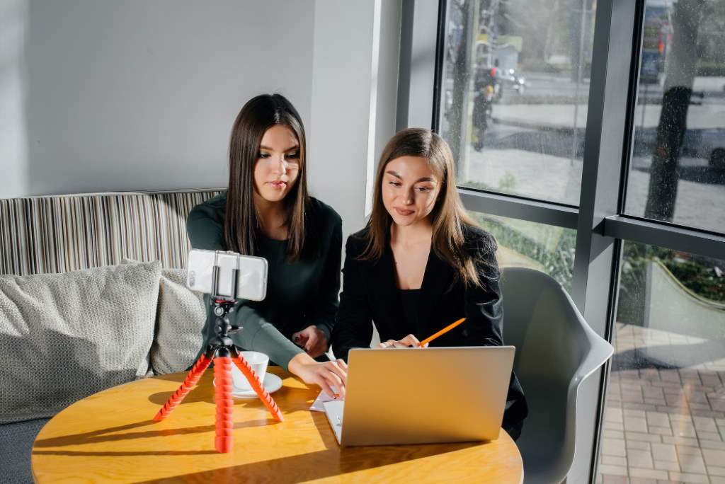 How Influencer Marketing Differs for B2B vs. B2C